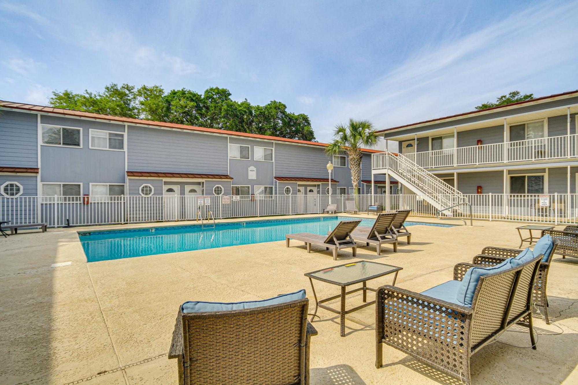 Airy Biloxi Condo With Patio Walk To Beach! Exterior photo