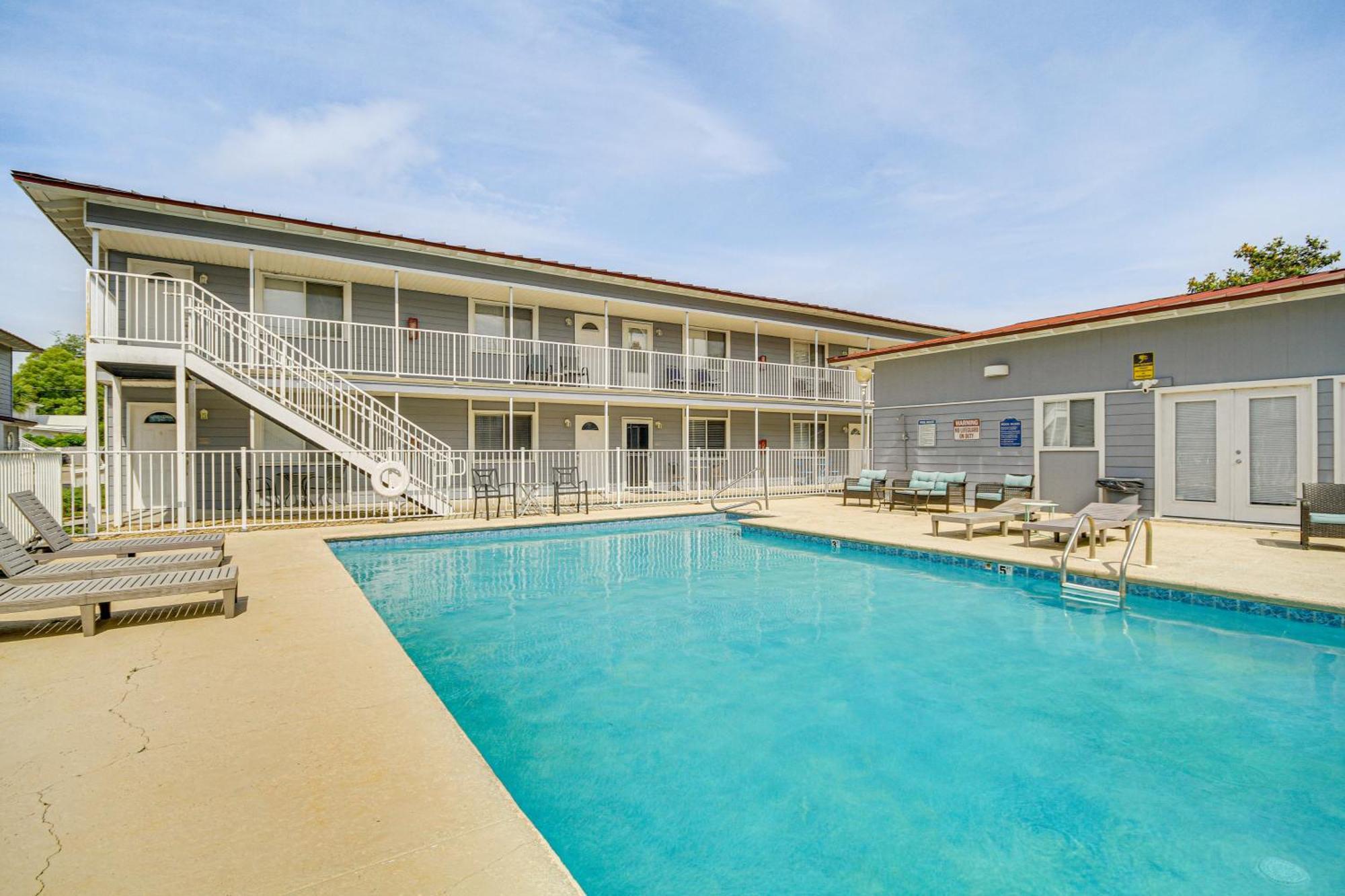 Airy Biloxi Condo With Patio Walk To Beach! Exterior photo
