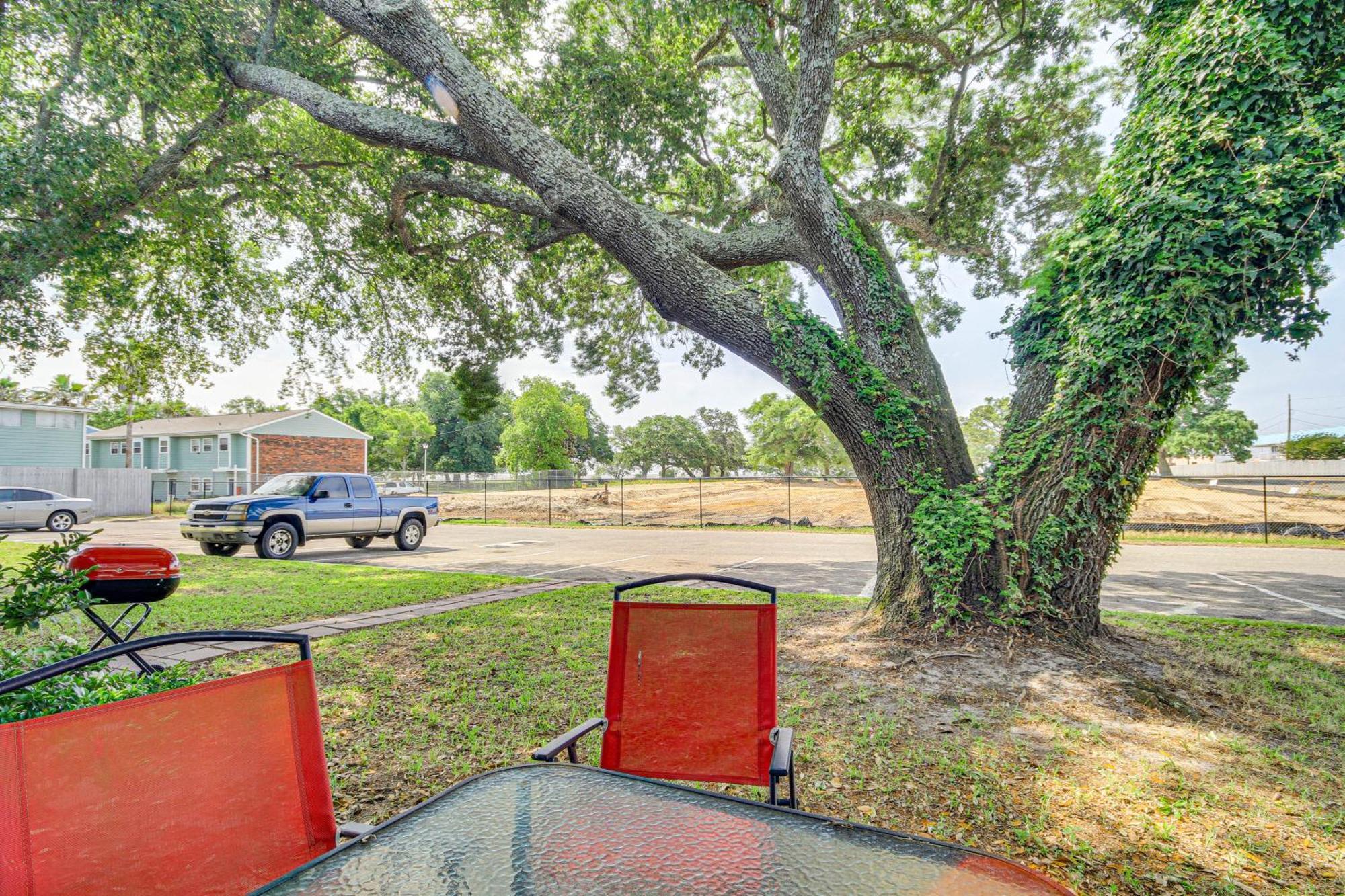 Airy Biloxi Condo With Patio Walk To Beach! Exterior photo